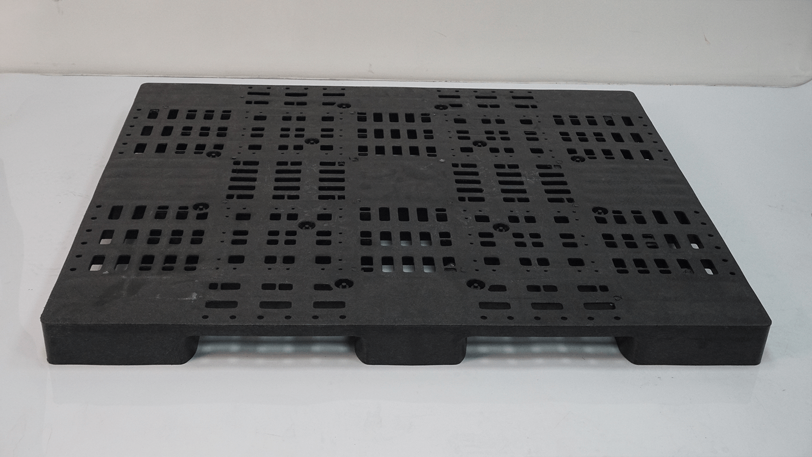 Perforated Half Pallet Heavy Duty 2